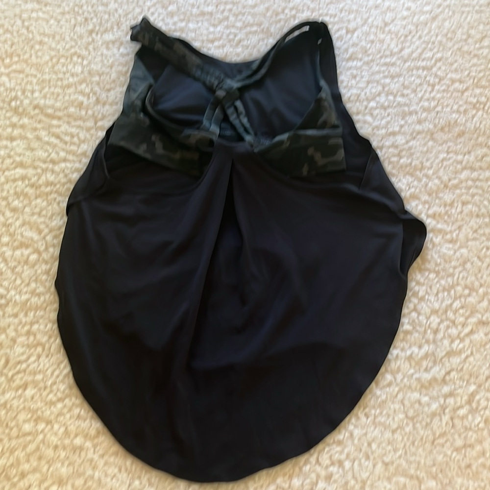 Fabletics black tank top with built-in camo bra size small - Picture 2 of 2